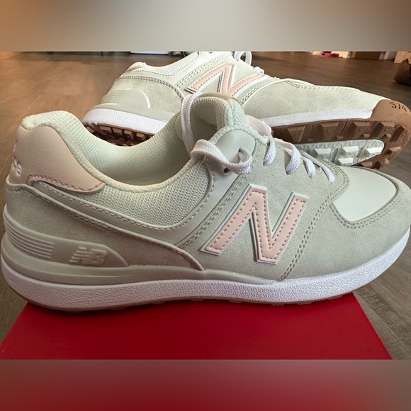 New Balance Women's Sneakers in Light Grey and Pink - Picture 2 of 9